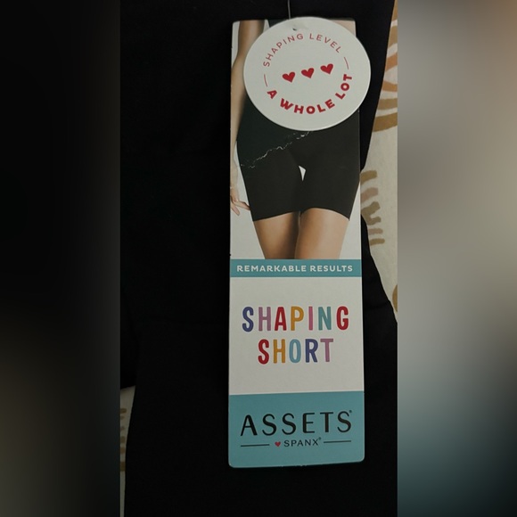 NWT Assets by Spanx Mid Thigh Short‎ Very Black Shapewear Breathable Sz Small - Picture 6 of 8